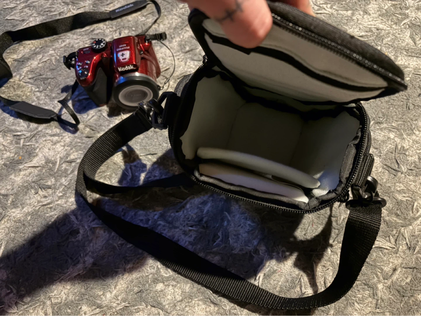 Kodak Digital Camera + Camera Bag and Storage Card - photo 4