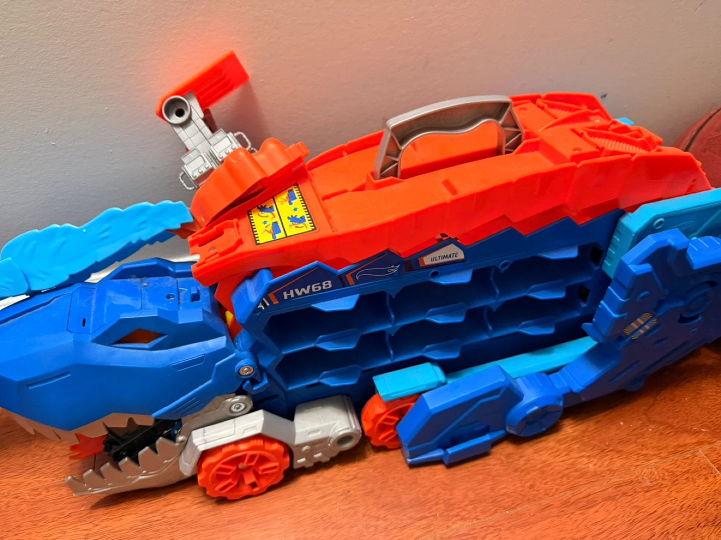 Hot Wheels Shark & Dragon Track Sets with Roller Skates - photo 4