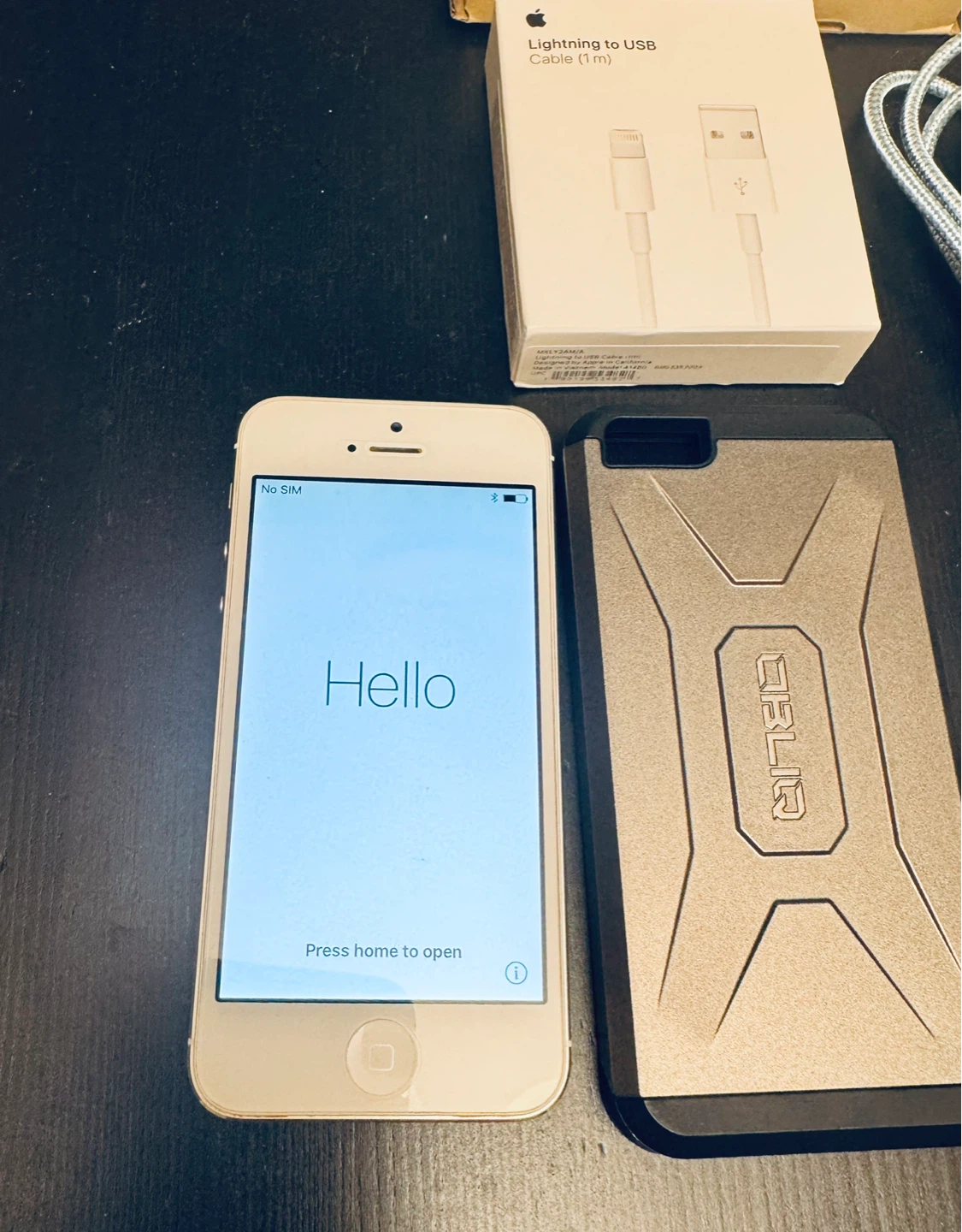 Multiple iPhones and accessories - photo 4