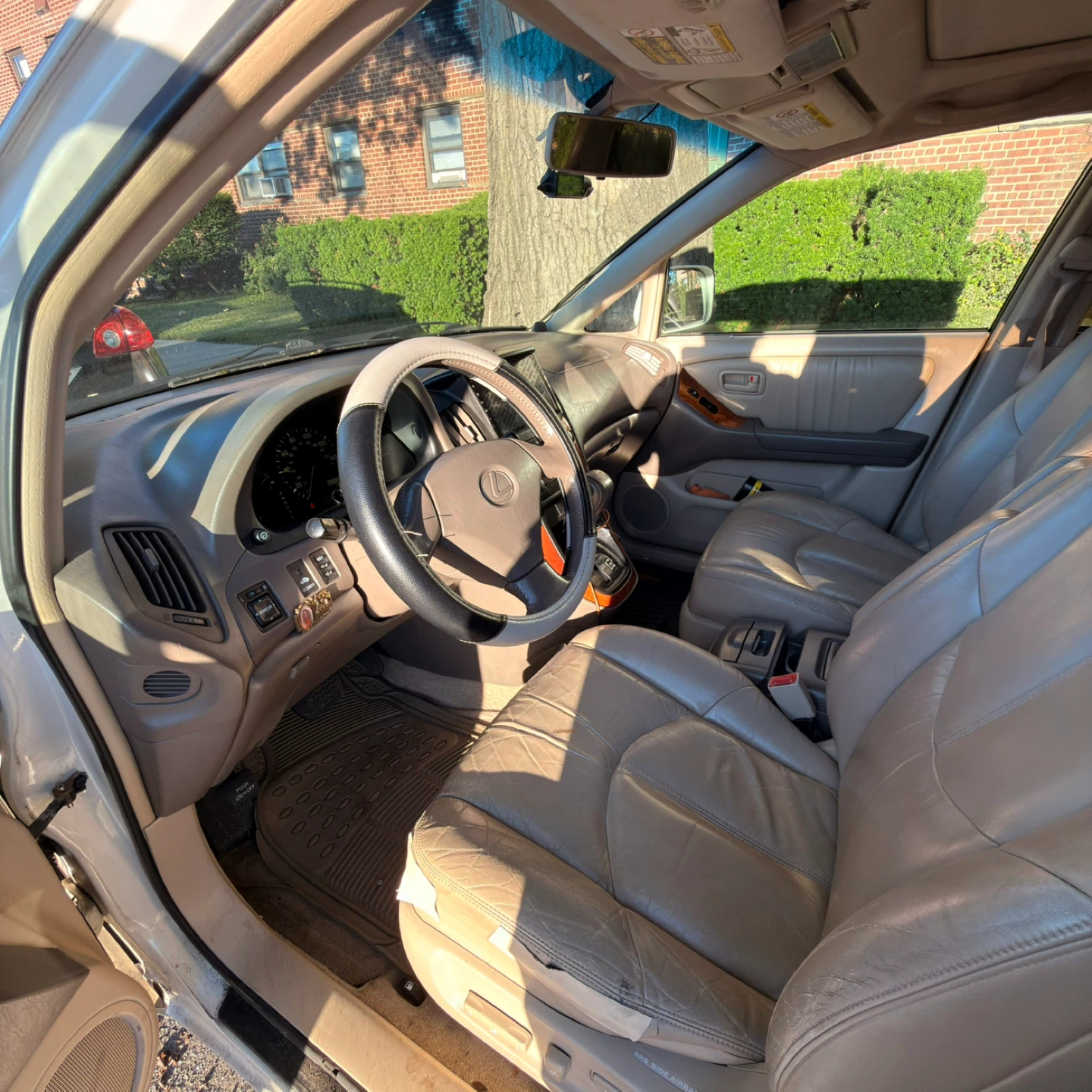 1999 Lexus RX 300 SUV - photo 3