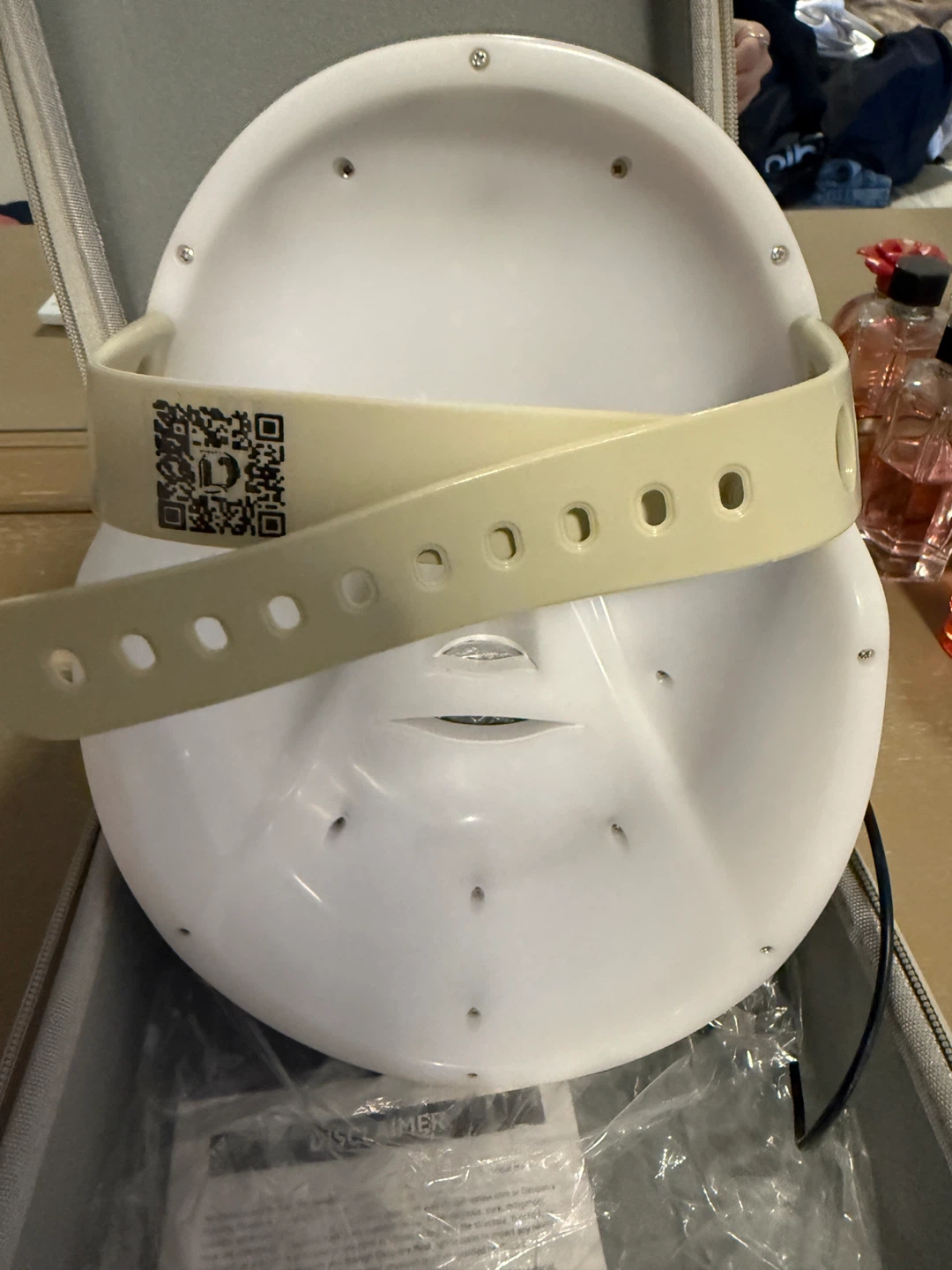 Cleopatra LED Face Mask with Case and Manual - photo 3