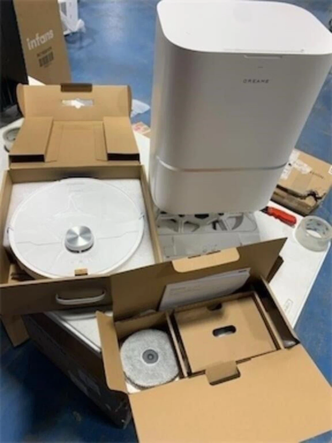 Dreame L40 Ultra Robot Vacuum and Mop - photo 2