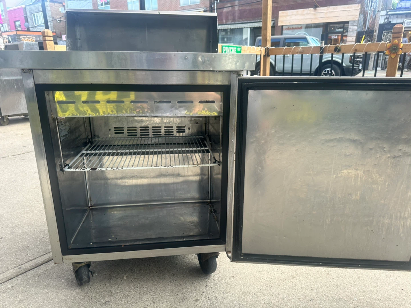 Sandwich Prep Refrigerated Table (not working) - photo 3