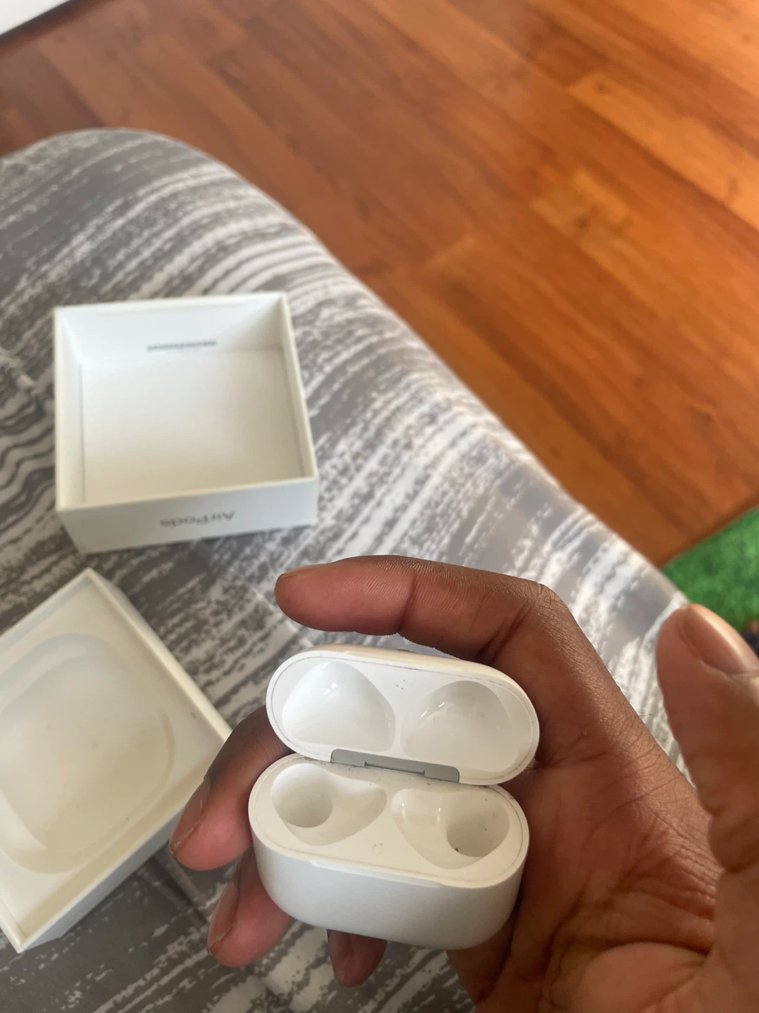 Apple AirPods (3rd Generation) Charging Case - photo 4