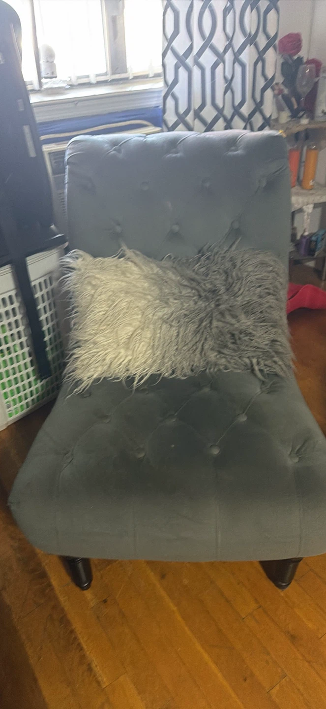 Gray Tufted Accent Chair with Decorative Pillow