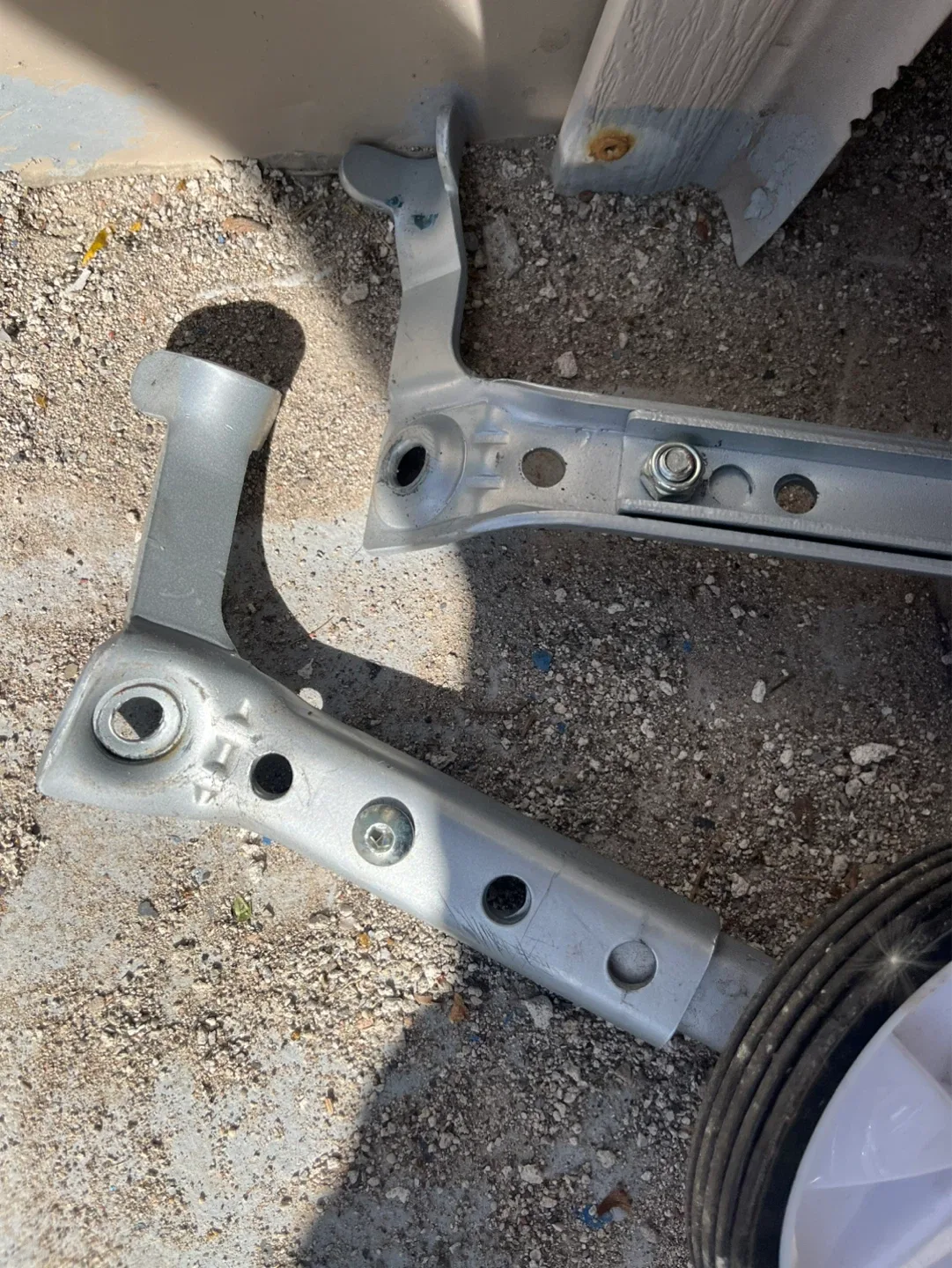 Pair of Training Wheels with Silver Brackets - photo 4