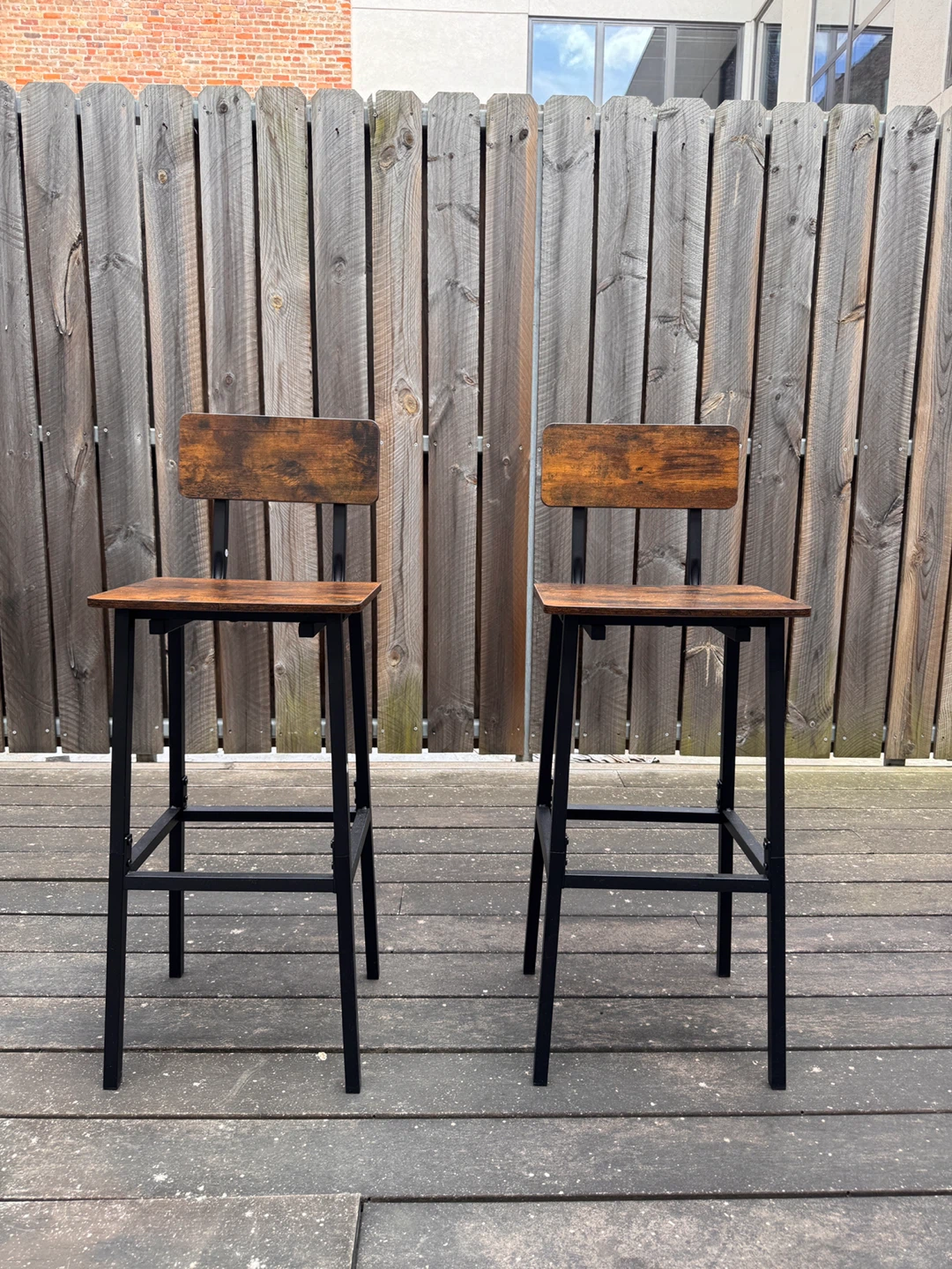 Wood Grain Round Side Table with Black Legs