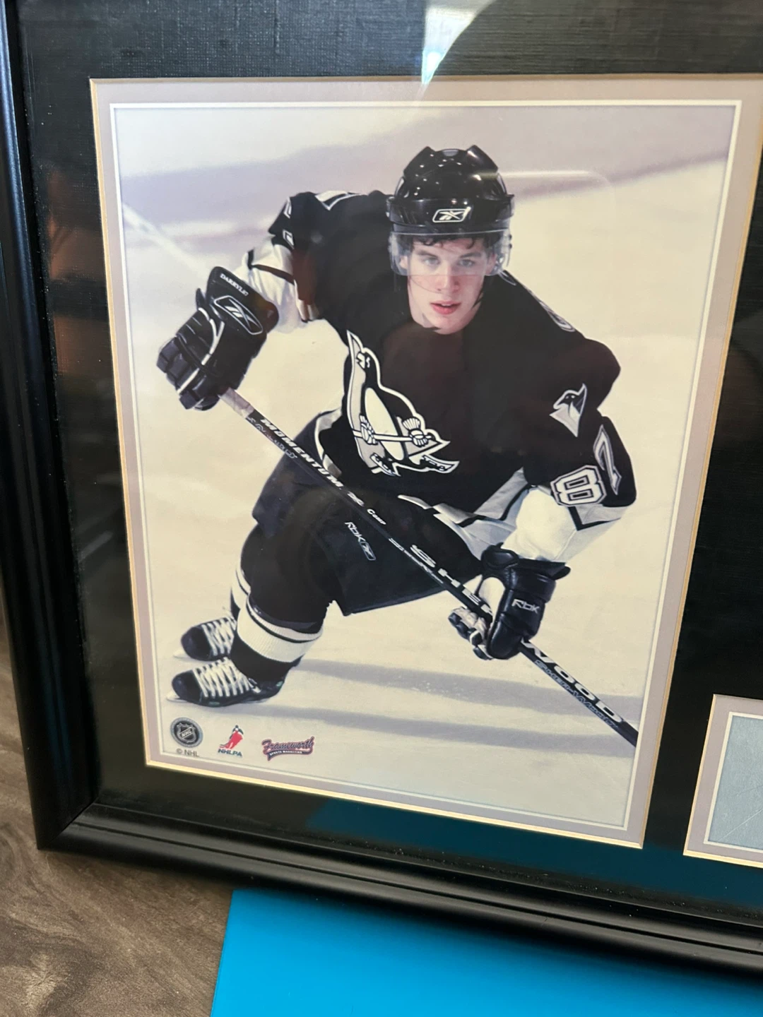 Framed Sidney Crosby Pittsburgh Penguins Memorabilia - photo 3