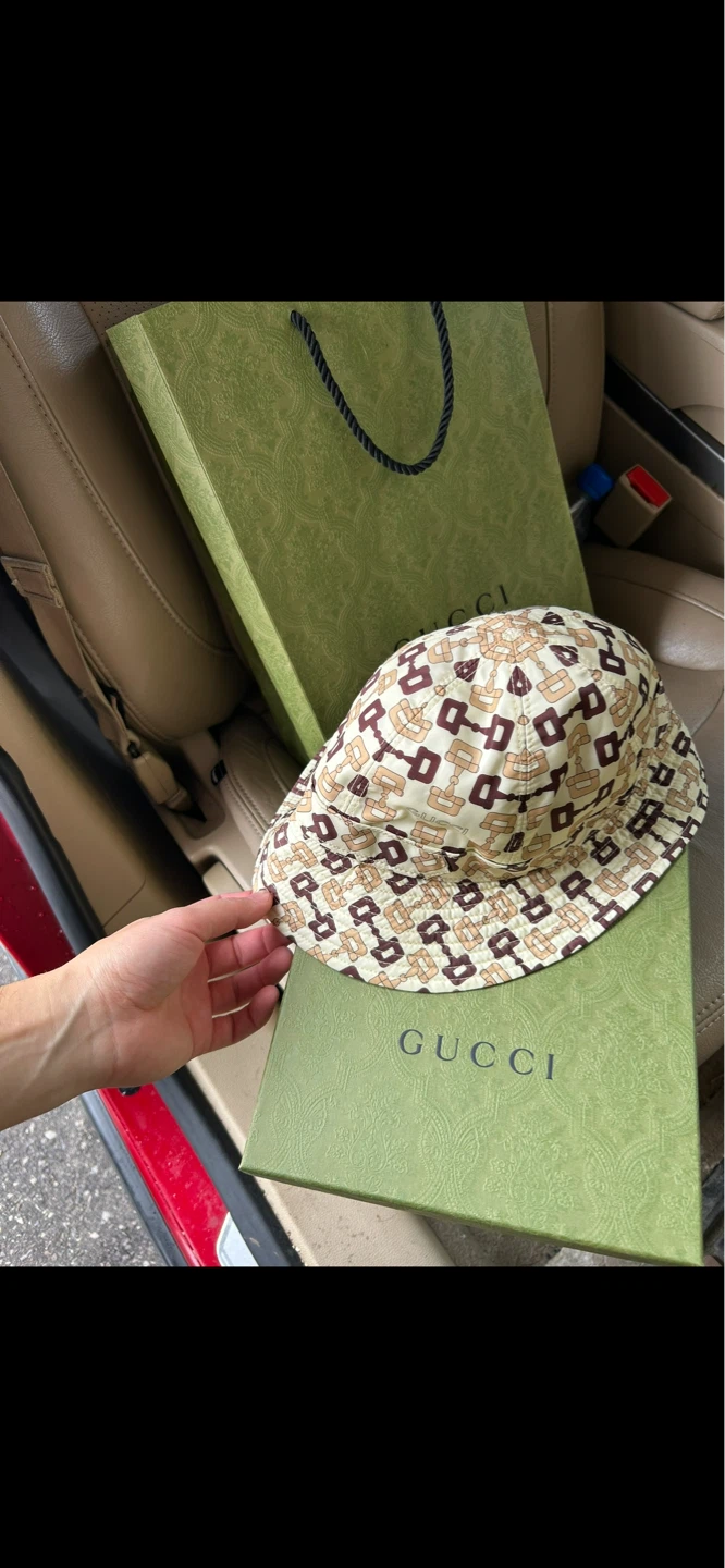 Authentic new Gucci bucket hat w box