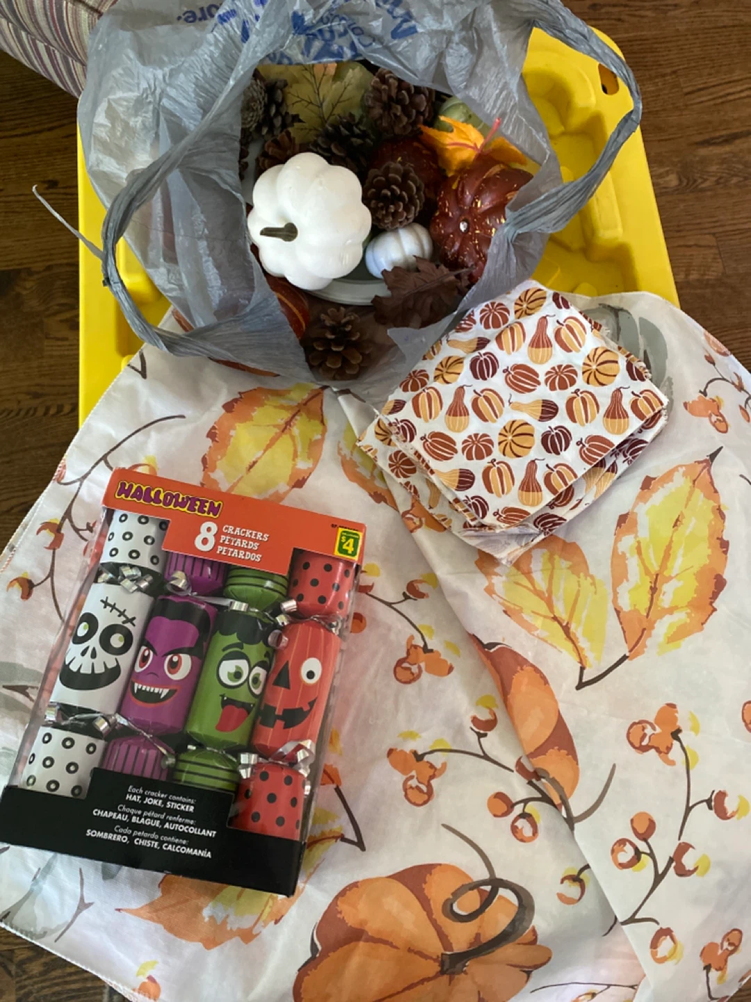 Halloween Crackers & Fall Decor Lot