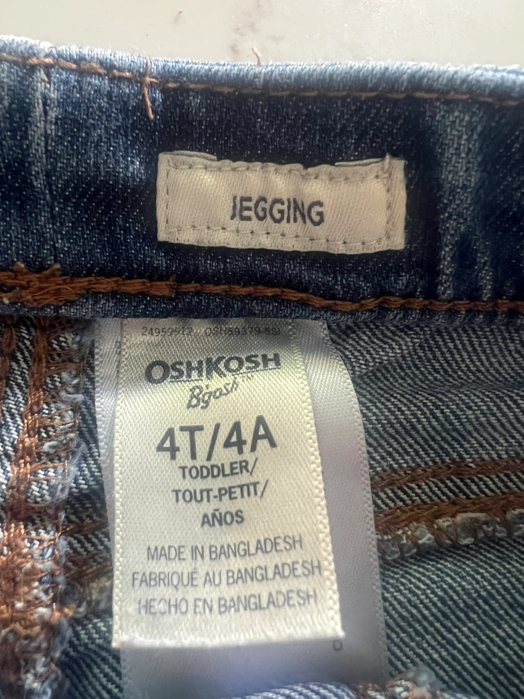 OshKosh B'gosh Jeans - Toddler Size 4T ($8 both jeans) - photo 2
