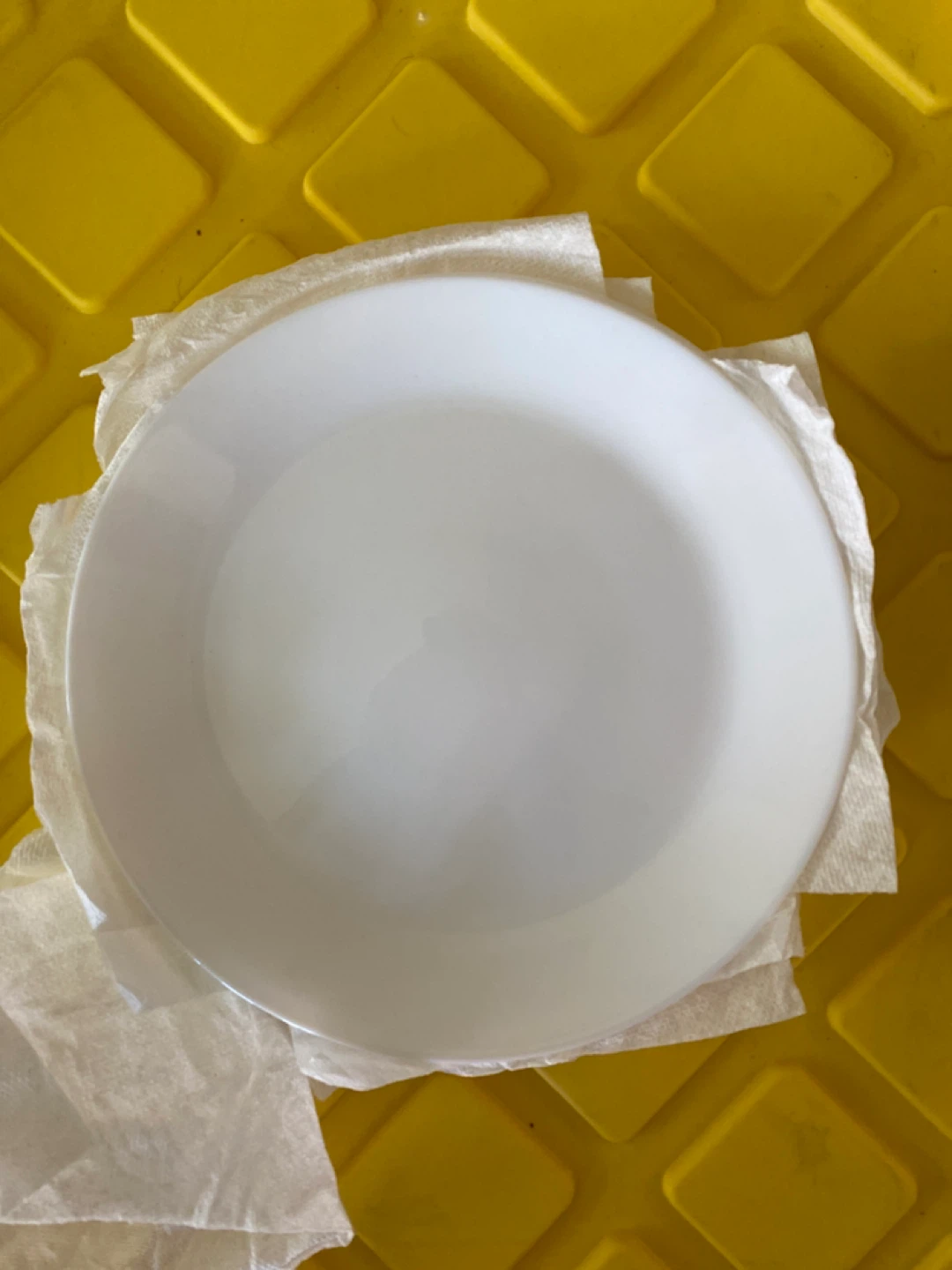 Set of 4 white plates