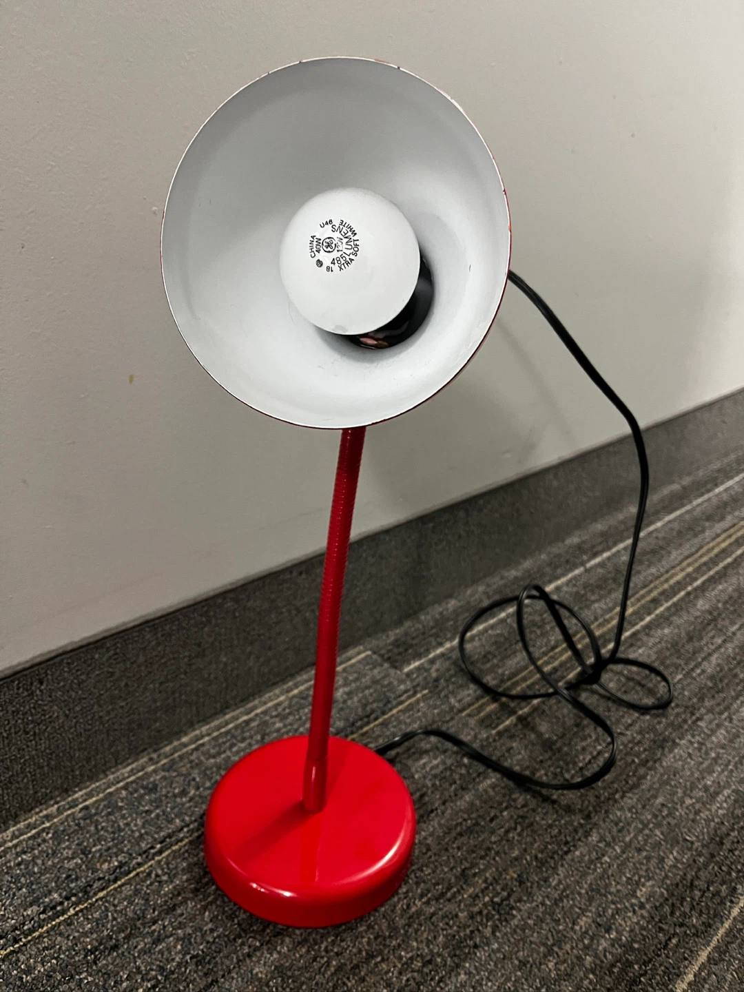 ⚽ Red Desk Lamp - photo 2