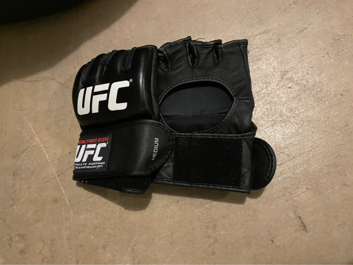 UFC Official Fight Gloves - Medium - photo 2