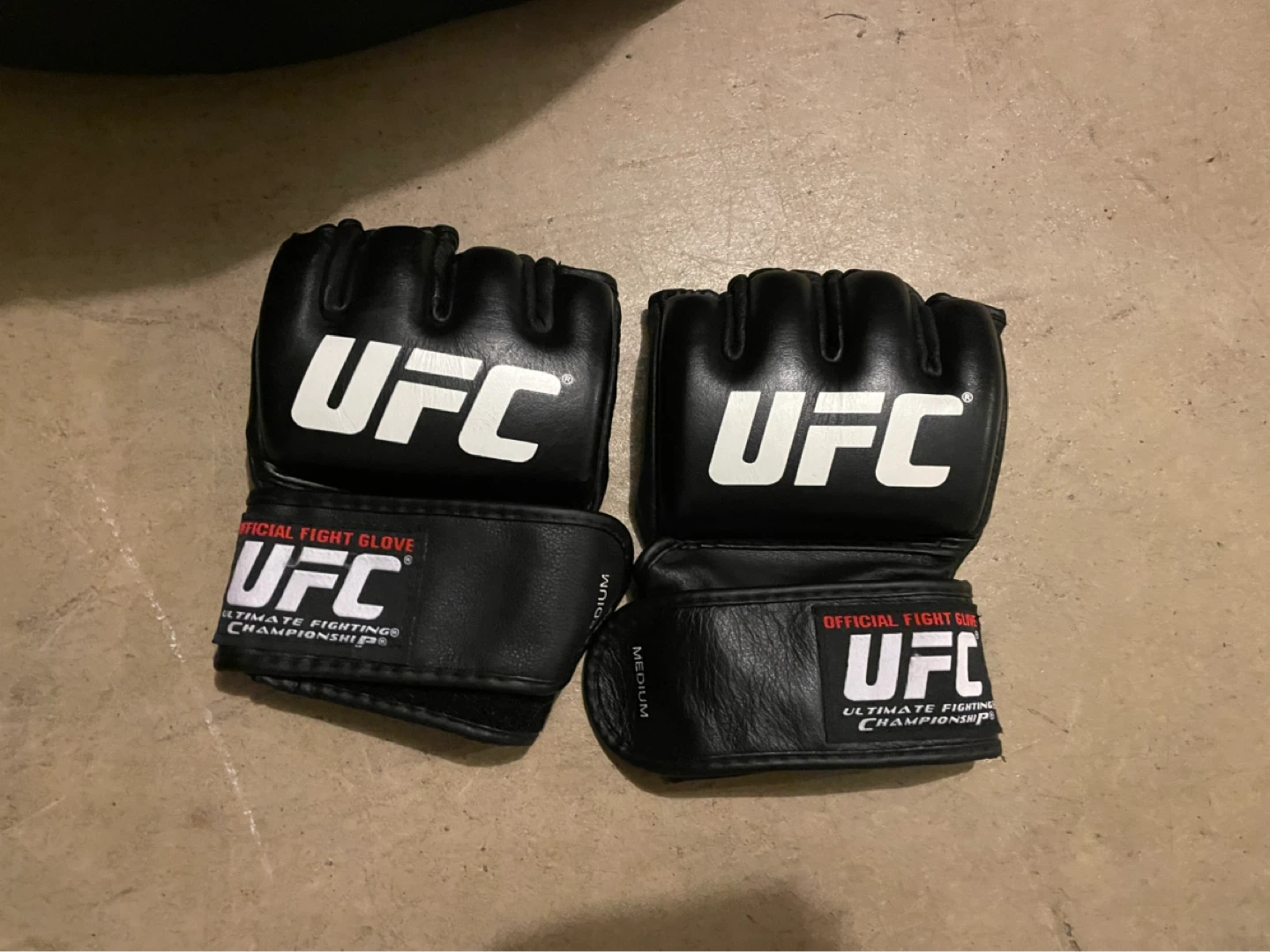 UFC Official Fight Gloves - Medium