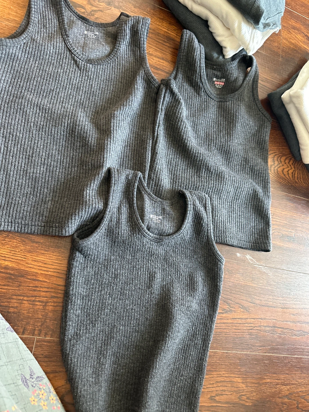 Adult and kids 7 to 8 thermals full selves and half sleves - photo 2