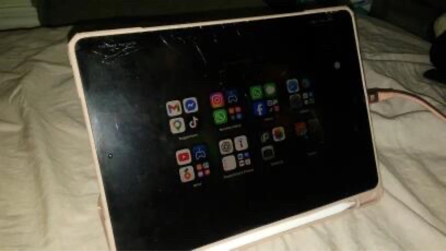 ipad pro 2017- PARTS ONLY- need gone - photo 2