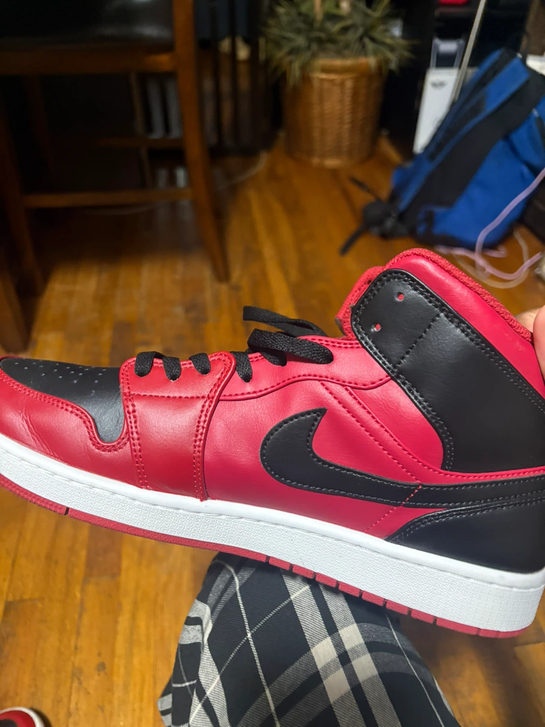 Air jordan 1 reversed bred