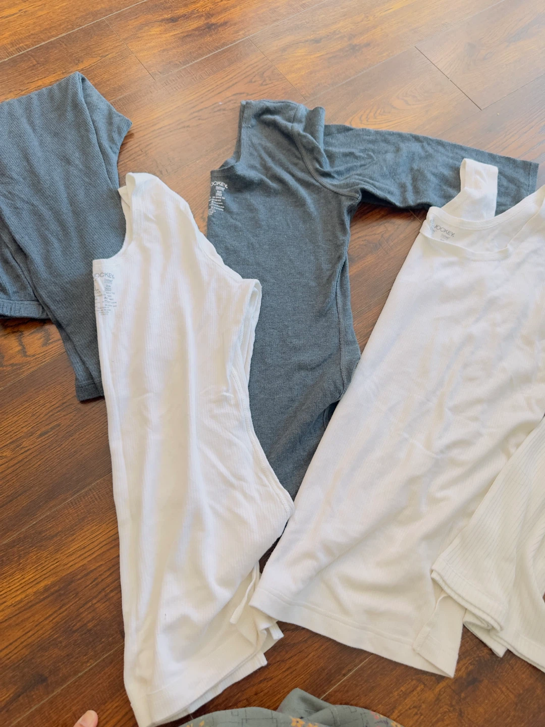 Adult and kids 7 to 8 thermals full selves and half sleves - photo 3