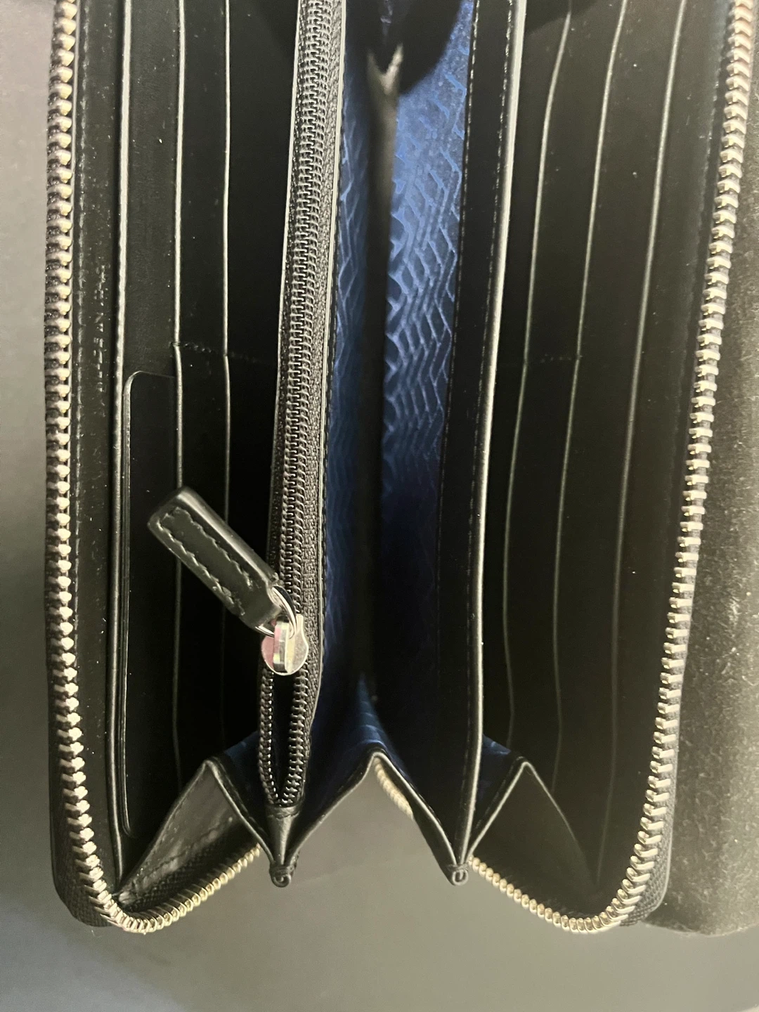 Montblanc Black Leather Zip Around Wallet - photo 2