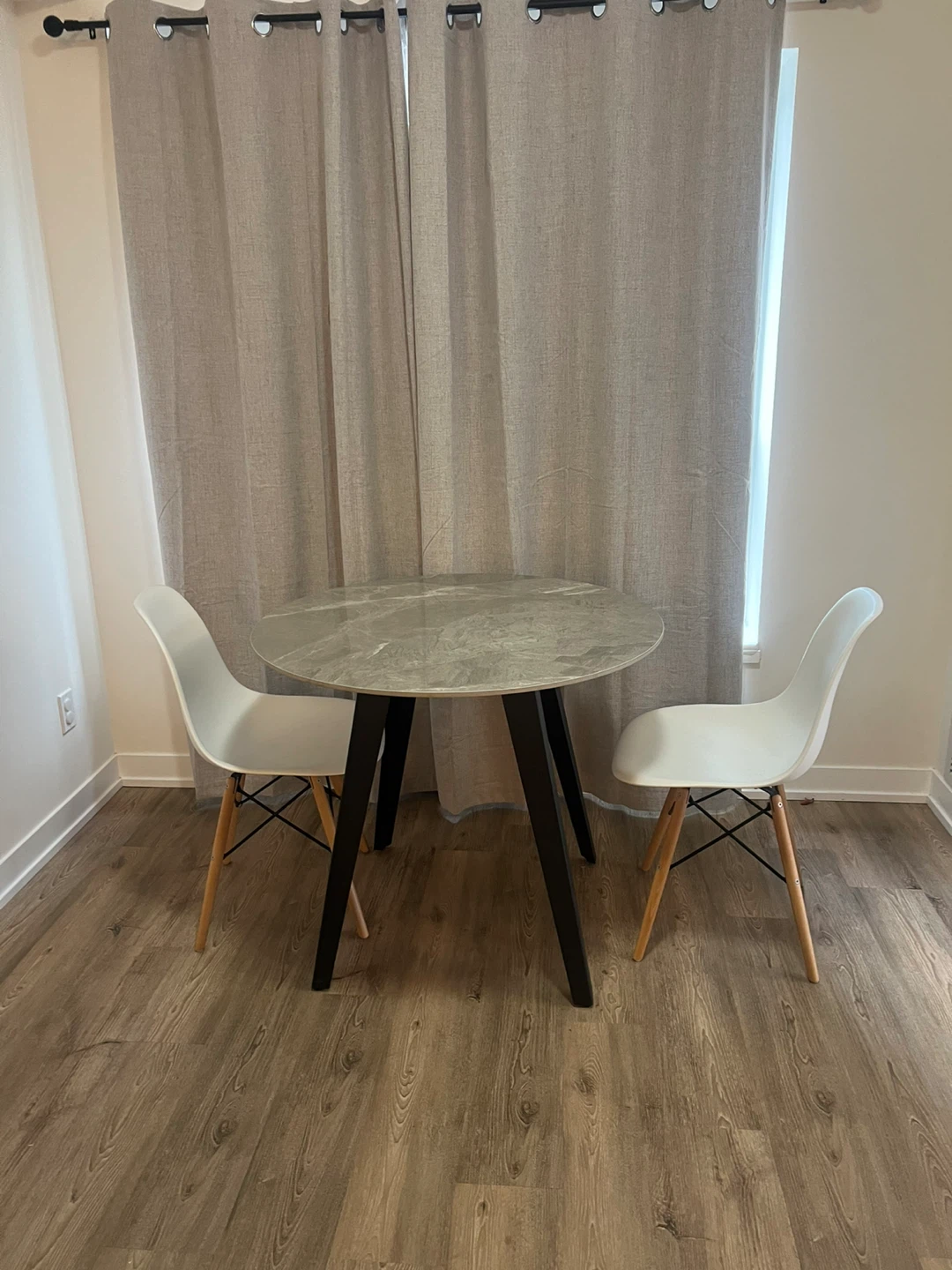 Structube dining room table and chairs