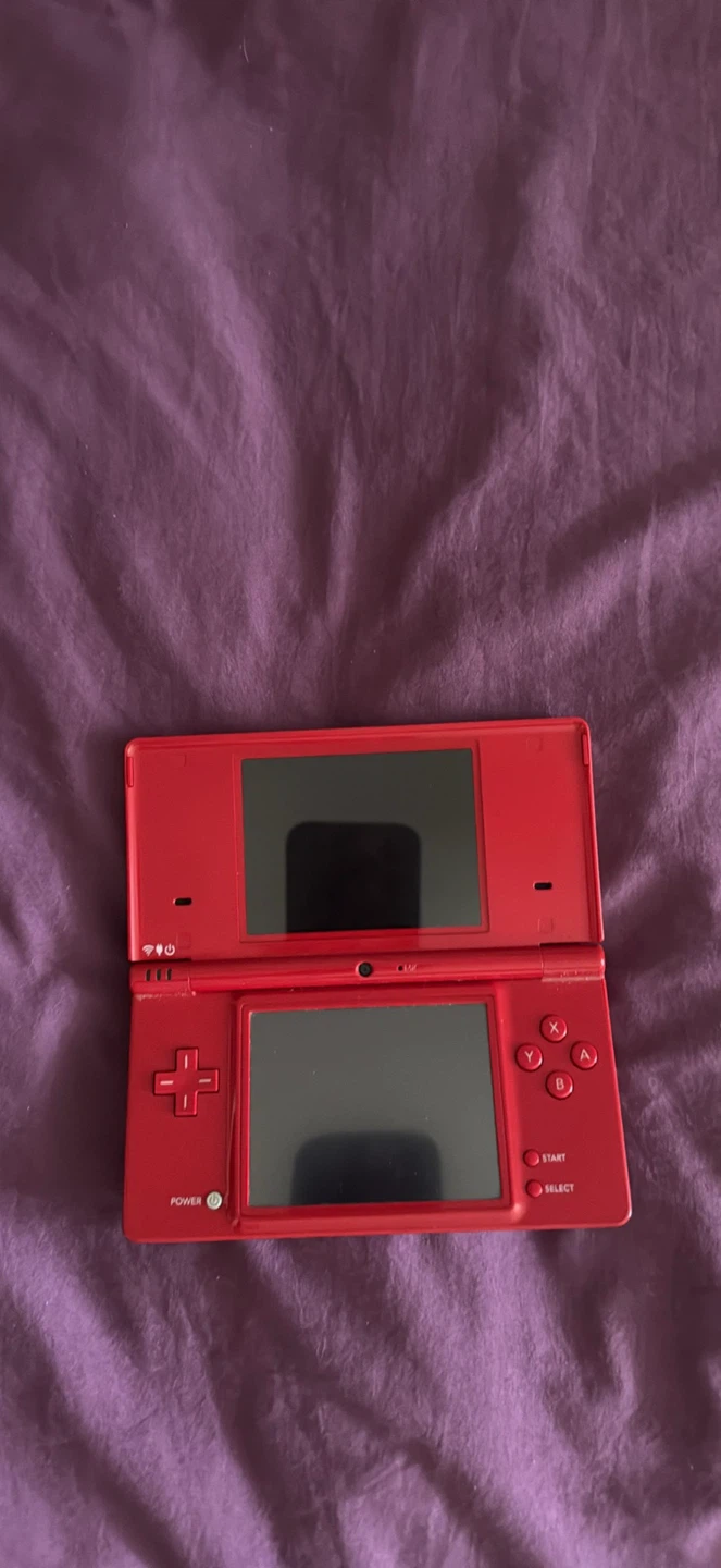 Red Nintendo DSi - photo 2