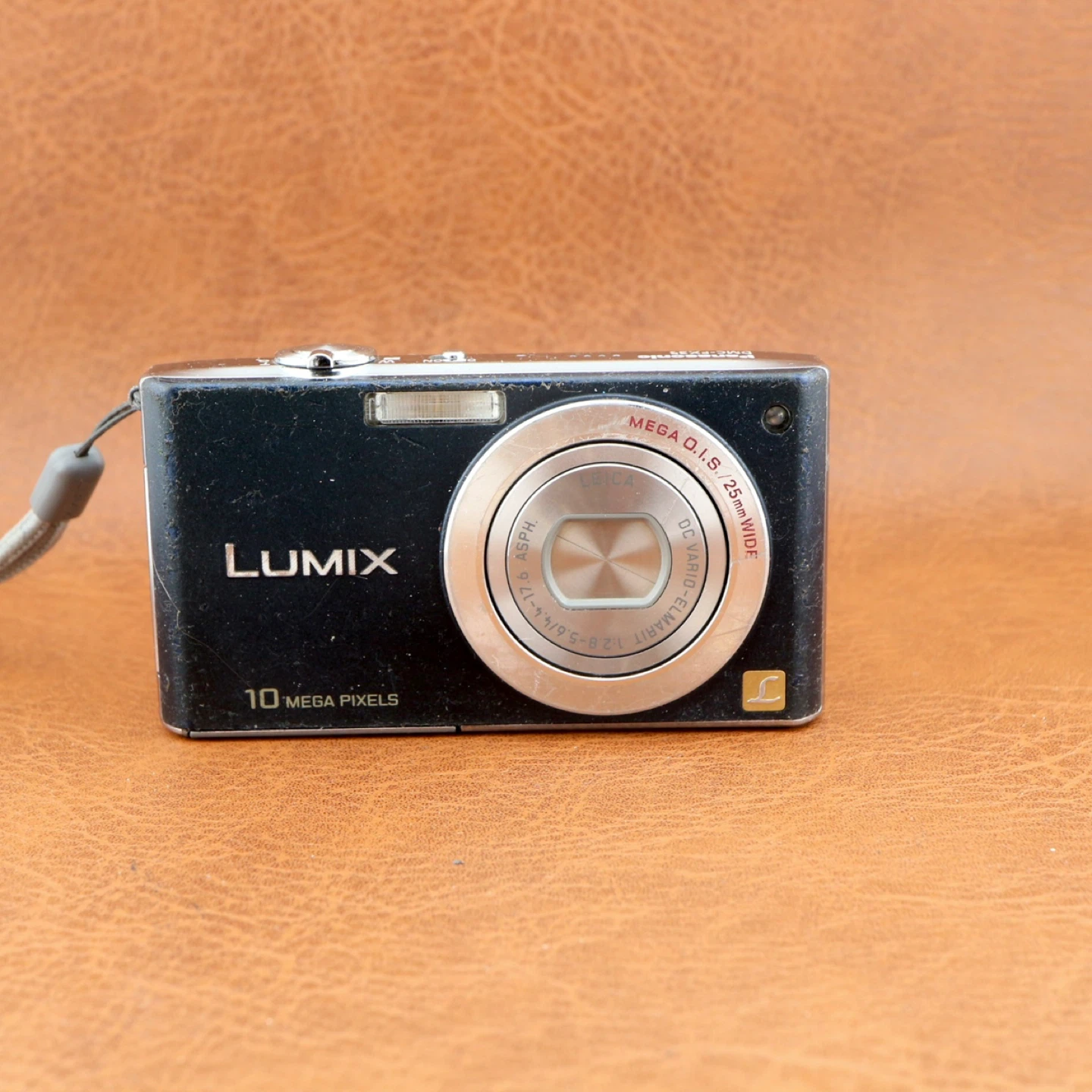Panasonic Lumix DMC-FH2 Digital Camera - Black