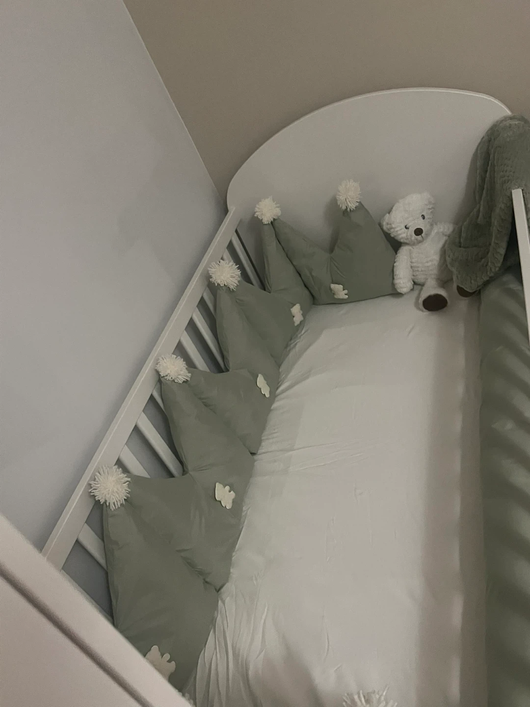 White baby crib with drawer - photo 2