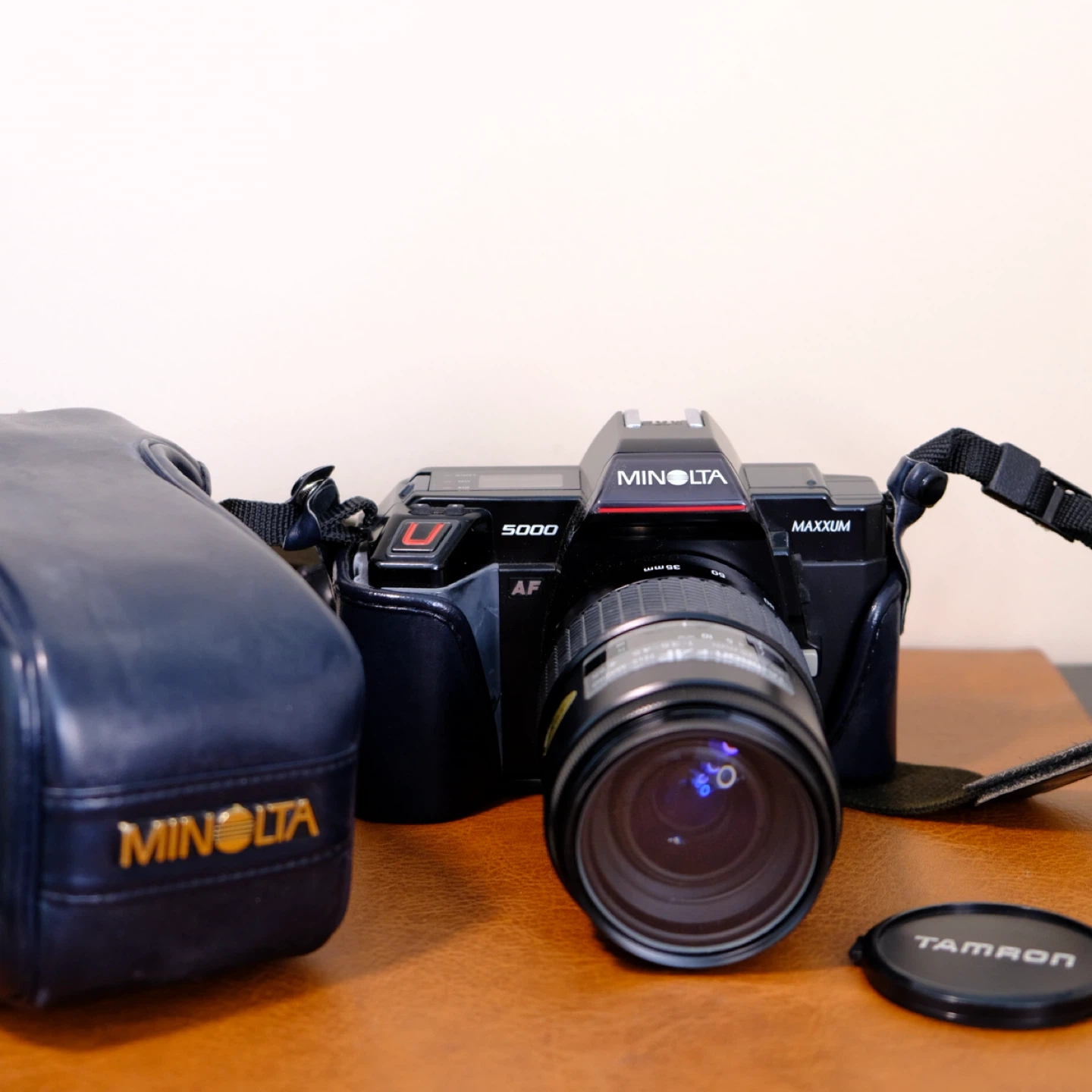 Minolta Maxxum 5000 AF 35mm Film Camera with Case