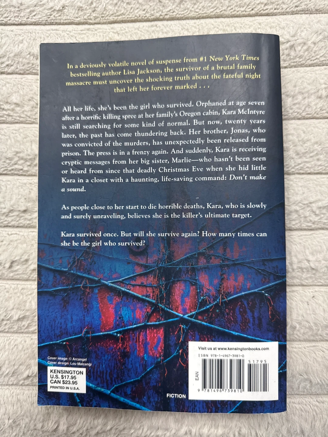 ⚽ The Girl Who Survived by Lisa Jackson - photo 2