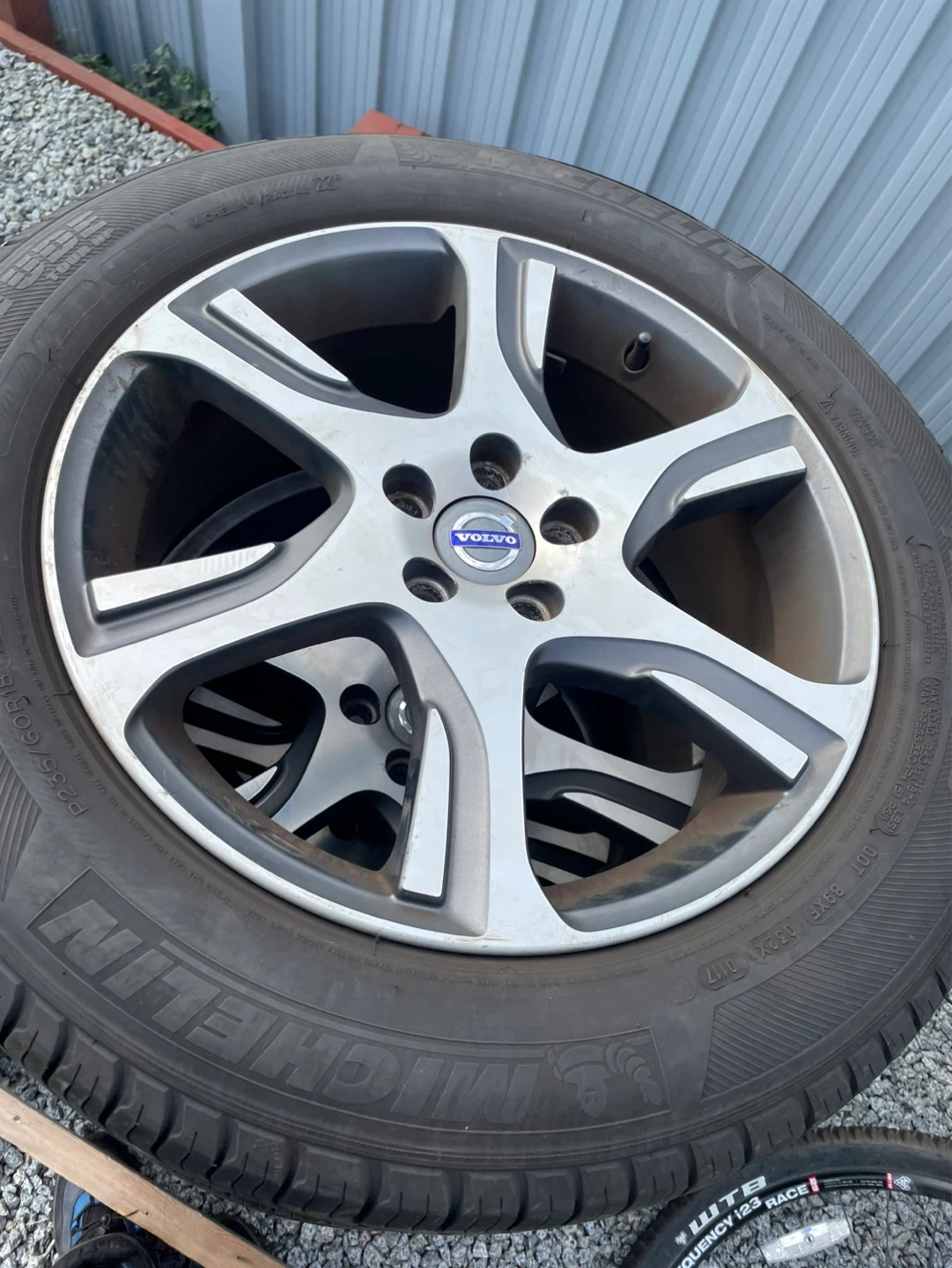 Volvo rims with tires - photo 5