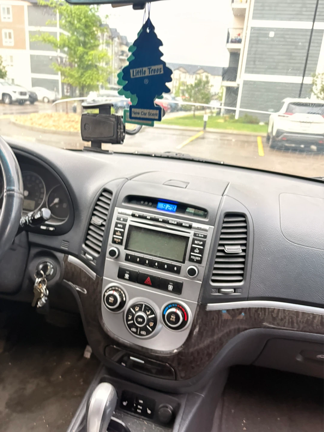 Hyundai Santa Fe White SUV - photo 4