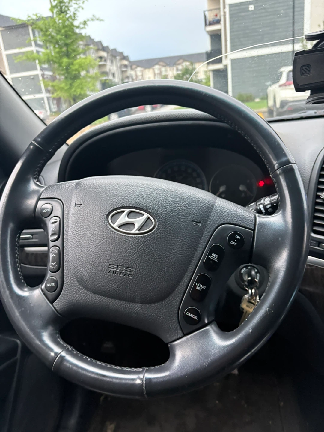 Hyundai Santa Fe White SUV - photo 5
