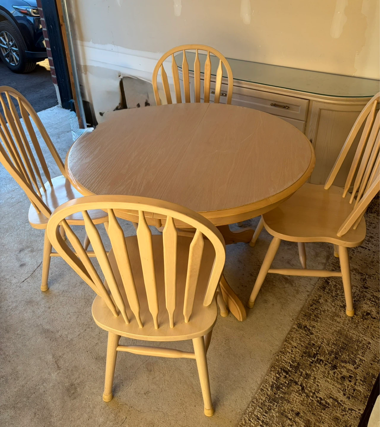 Round Dining Table Set with 4 Chairs