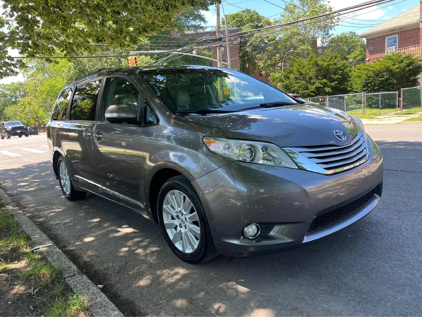 2013 Toyota Sienna XLE - photo 4