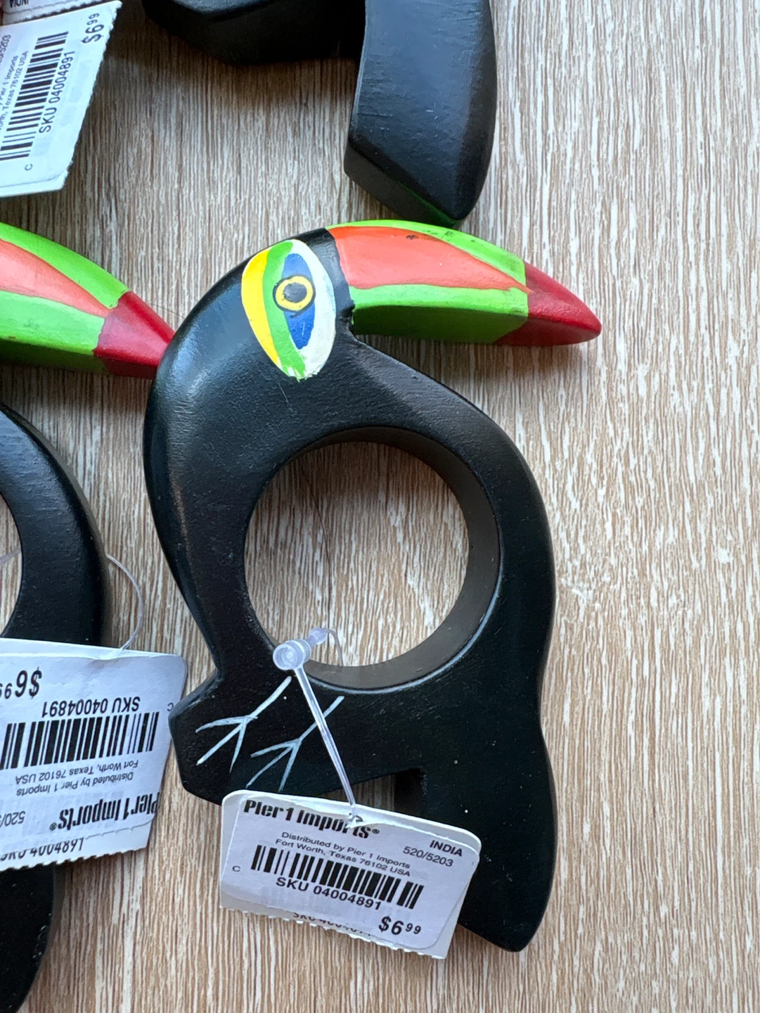 BNWT Pier 1 Imports Toucan & Pineapple Napkin Rings (Set of 8) - photo 5