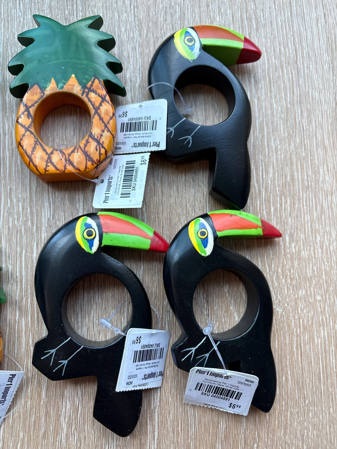 BNWT Pier 1 Imports Toucan & Pineapple Napkin Rings (Set of 8) - photo 4
