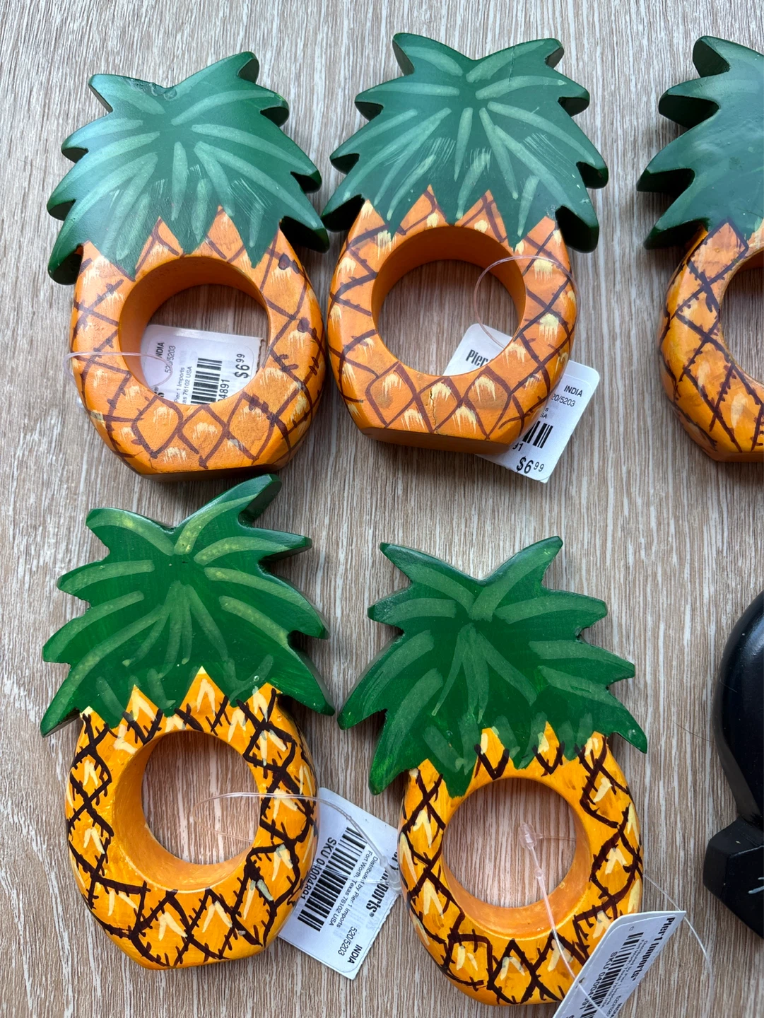 BNWT Pier 1 Imports Toucan & Pineapple Napkin Rings (Set of 8) - photo 2