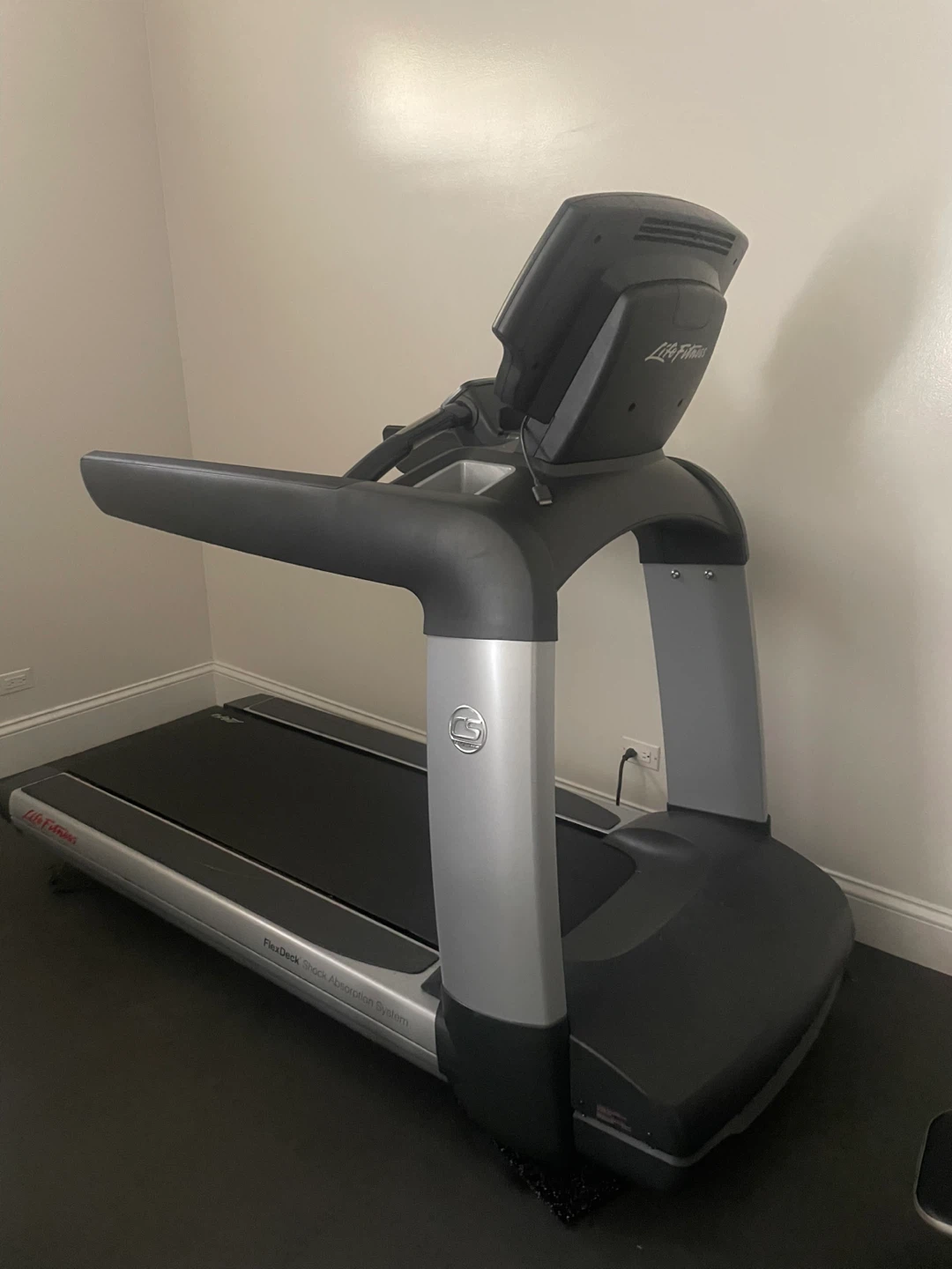 Life Fitness Treadmill with FlexDeck Shock Absorption System