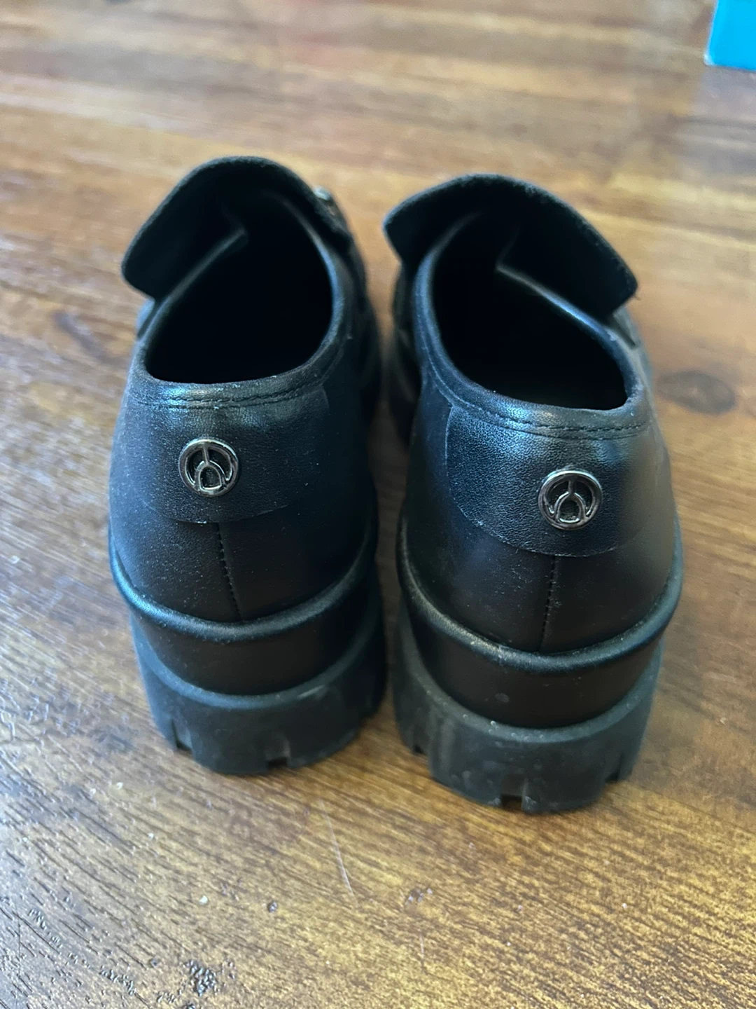 Black Wishbone Loafers- Size 5 - photo 3