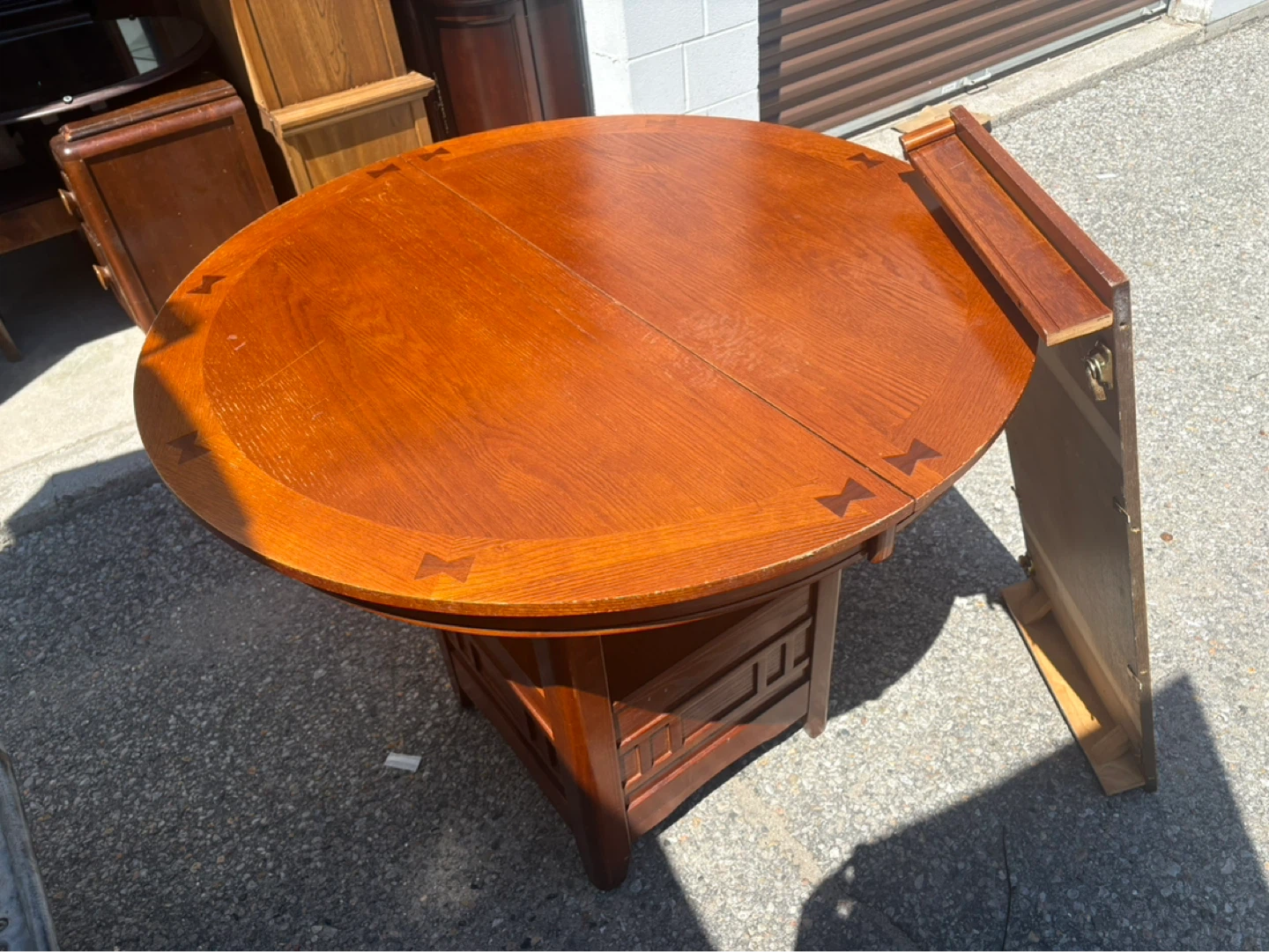 Free delivery used Round Drop Leaf Oak Dining Table