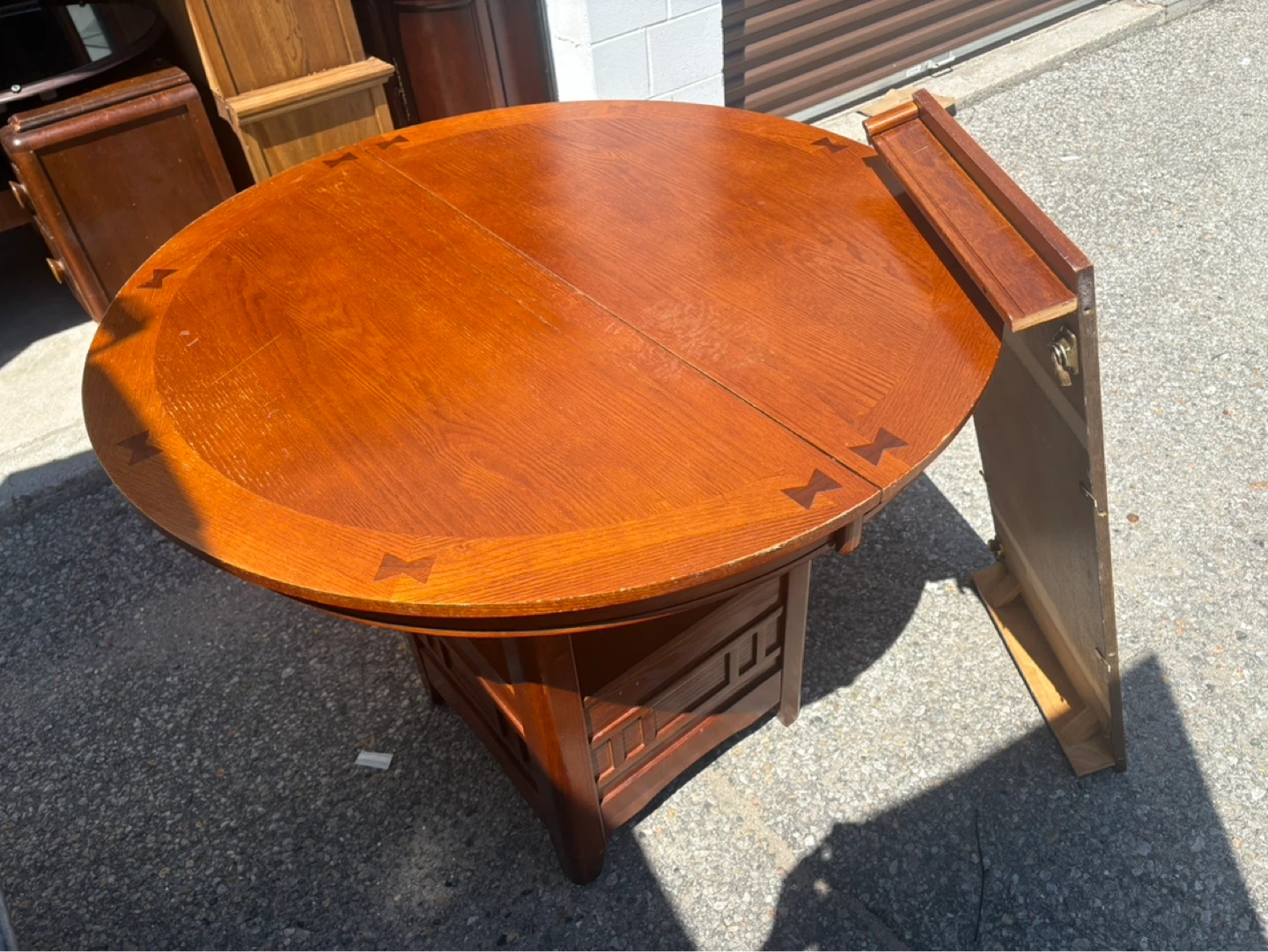Free delivery used Round Drop Leaf Oak Dining Table - photo 2