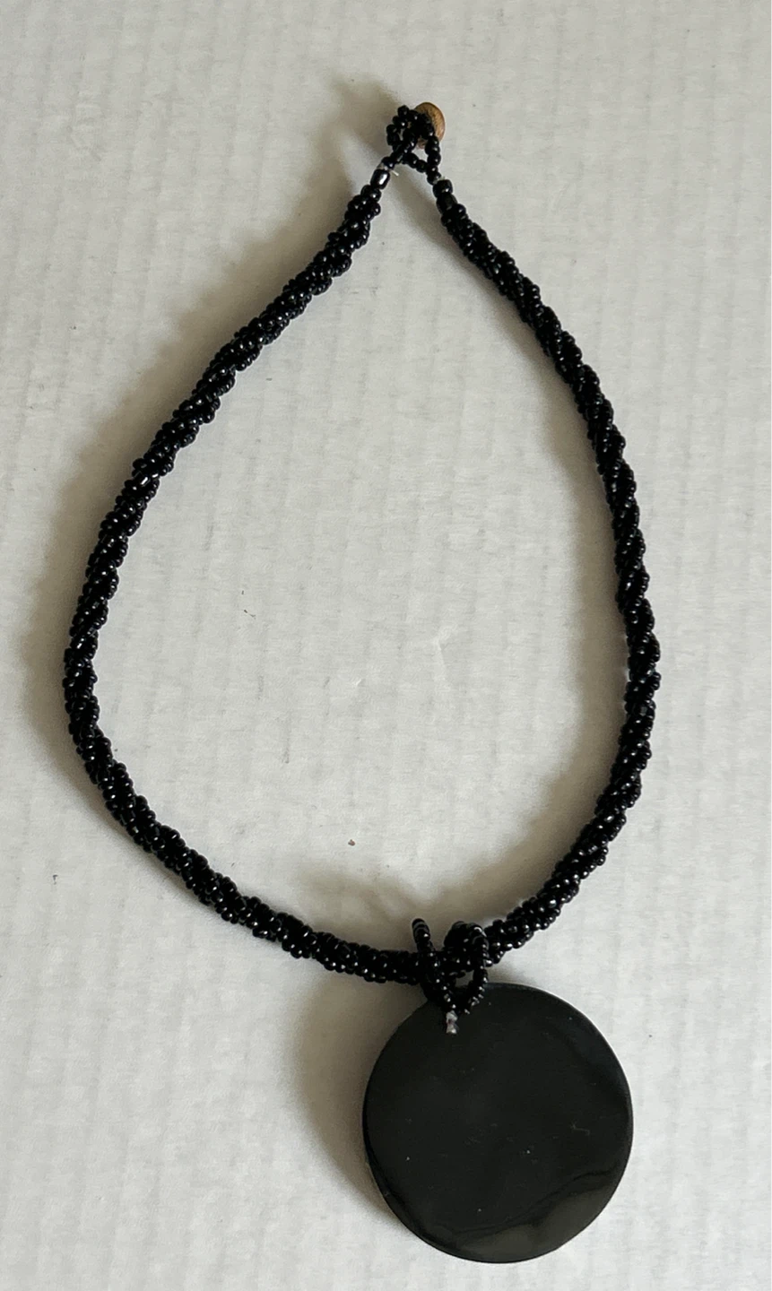 ⚽️Black Beaded Necklace with Round Pendant - photo 3