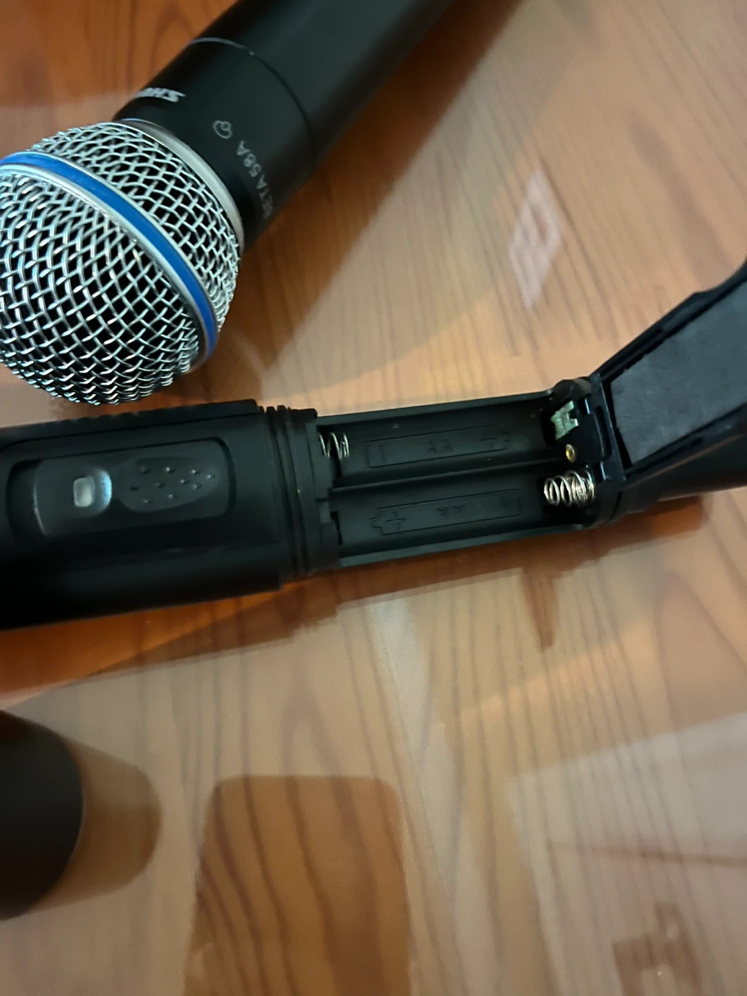 Shure Beta 58a cordless microphones - photo 2