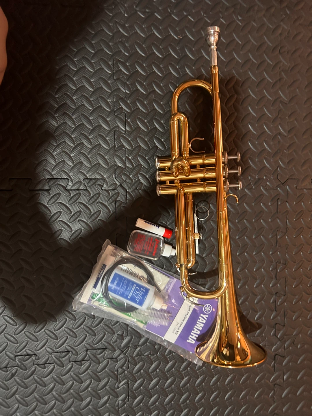 Yamaha Trumpet with Maintenance Kit - photo 2