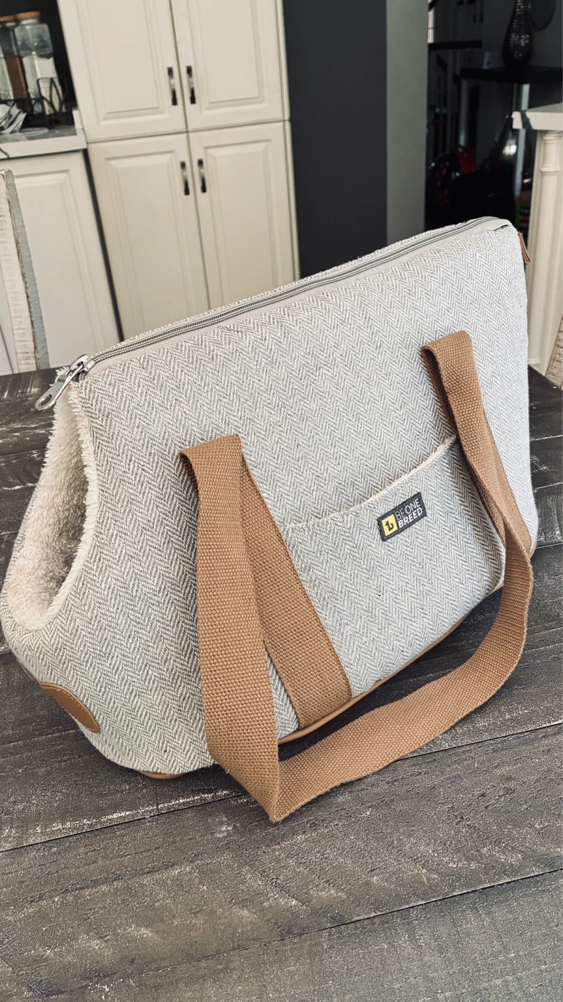 “Be One Breed” small dog/cat carrier