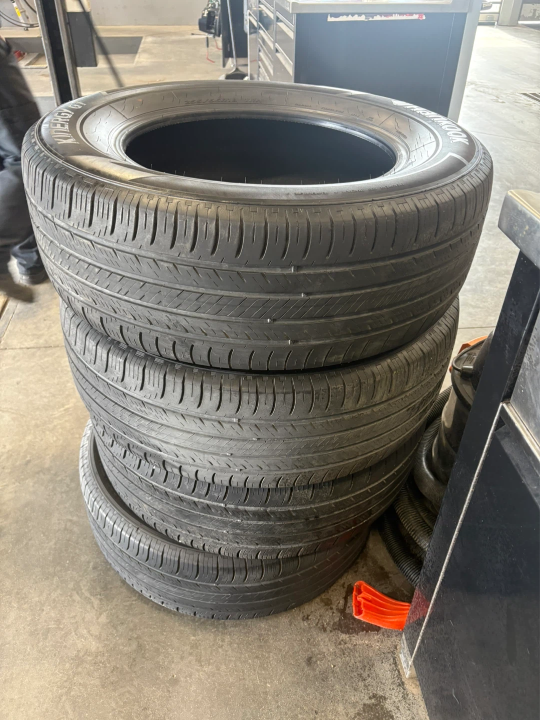 Hankook Kinergy GT Tires 255/65R18
