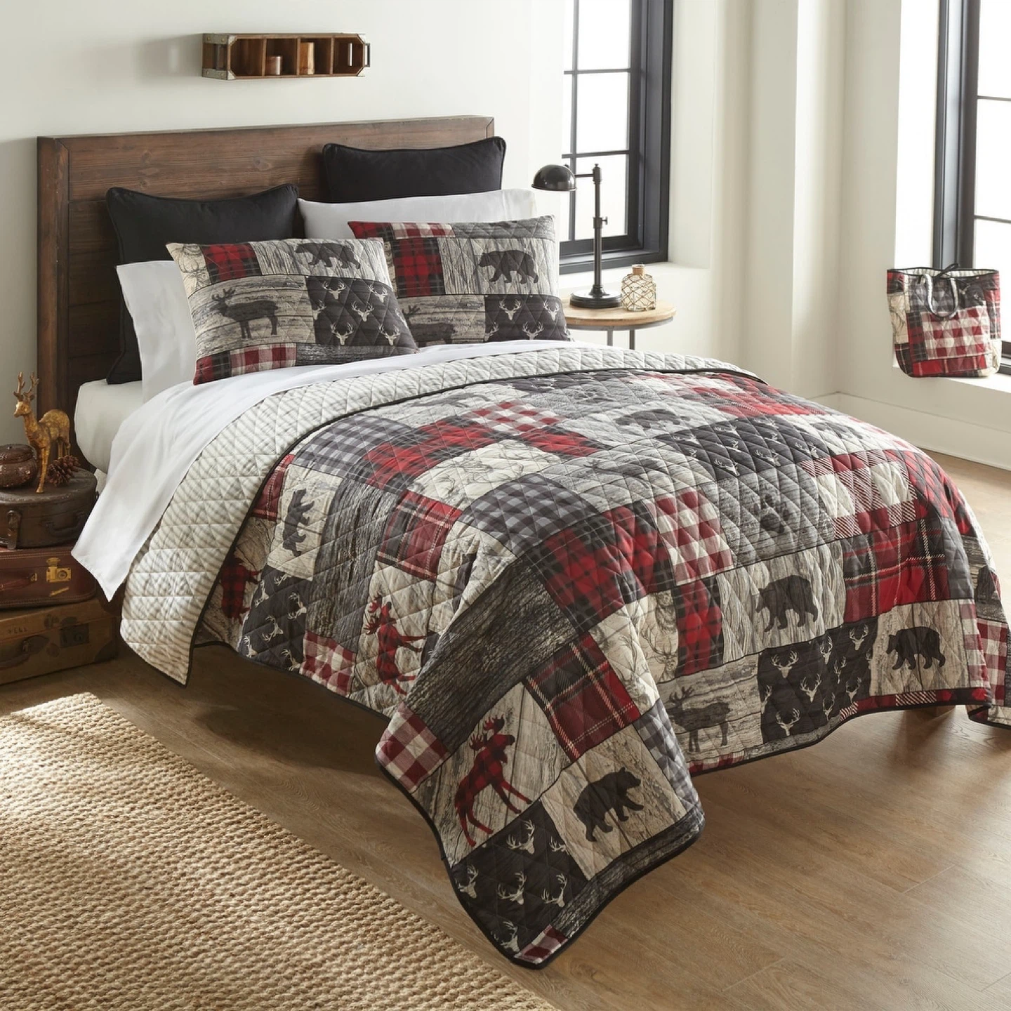 (queen size!) Patchwork Quilt with Deer & Bear Design + 2 shams