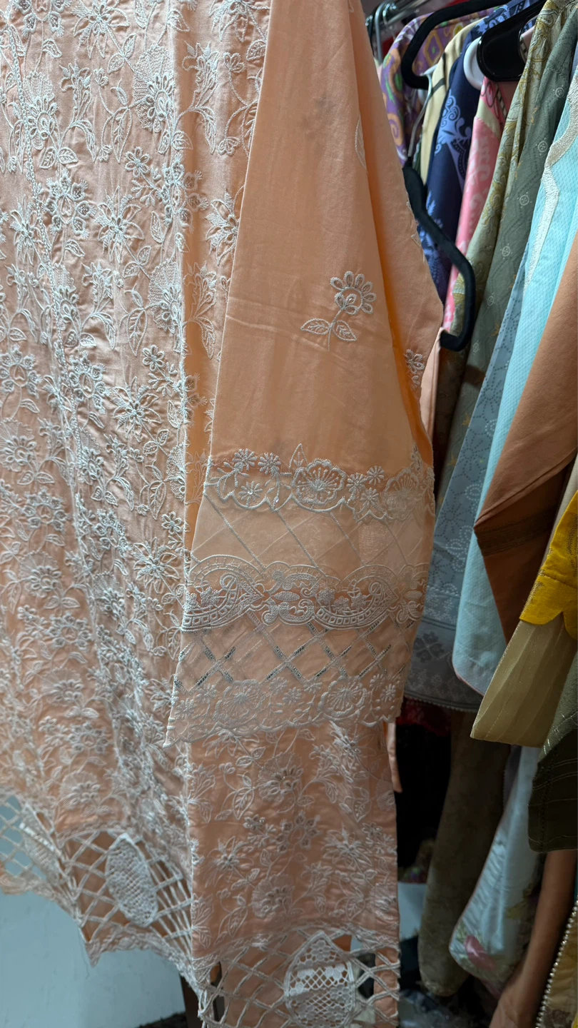 Bin Saeed Brand Peach chikankari Kurti Pant Set with Dupatta - photo 4