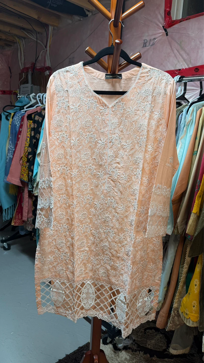 Bin Saeed Brand Peach chikankari Kurti Pant Set with Dupatta - photo 2